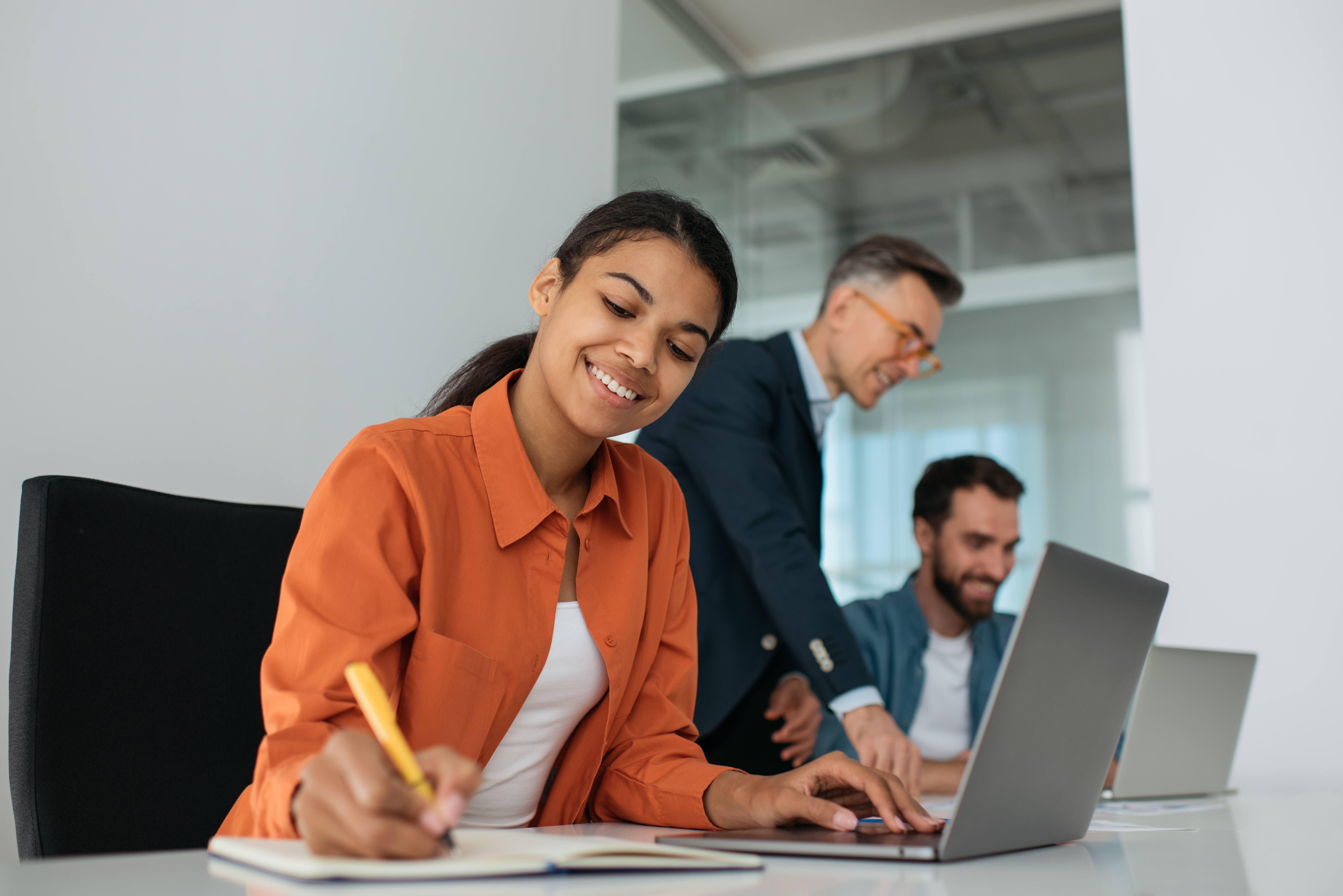 Alternaza scuola lavoro ragazzi al pc