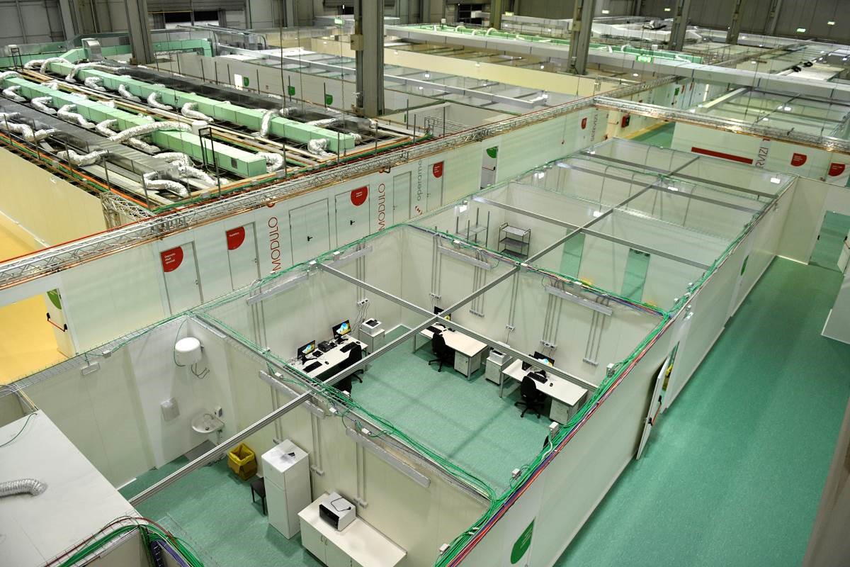 Vista dall'alto dei moduli servizi e terapia intensiva di quota 0.00 (fase 2)