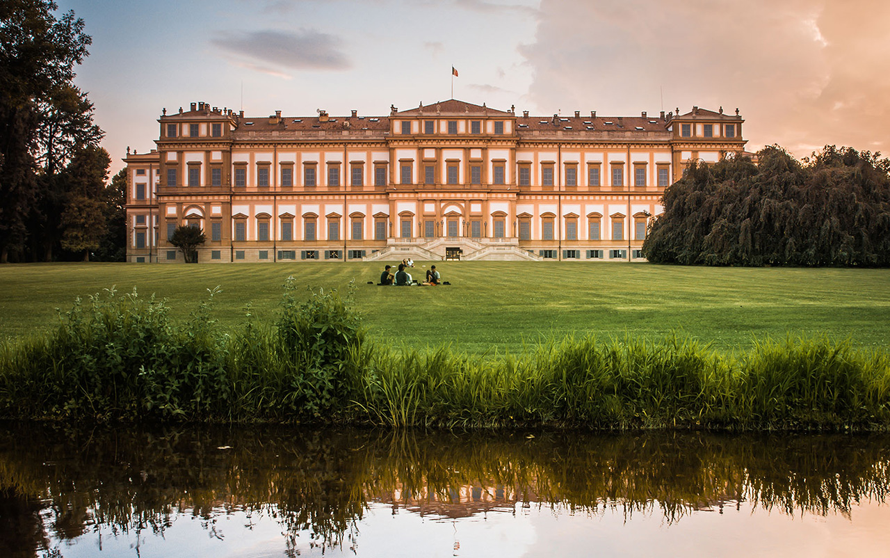 Villa Monza immersa nel parco